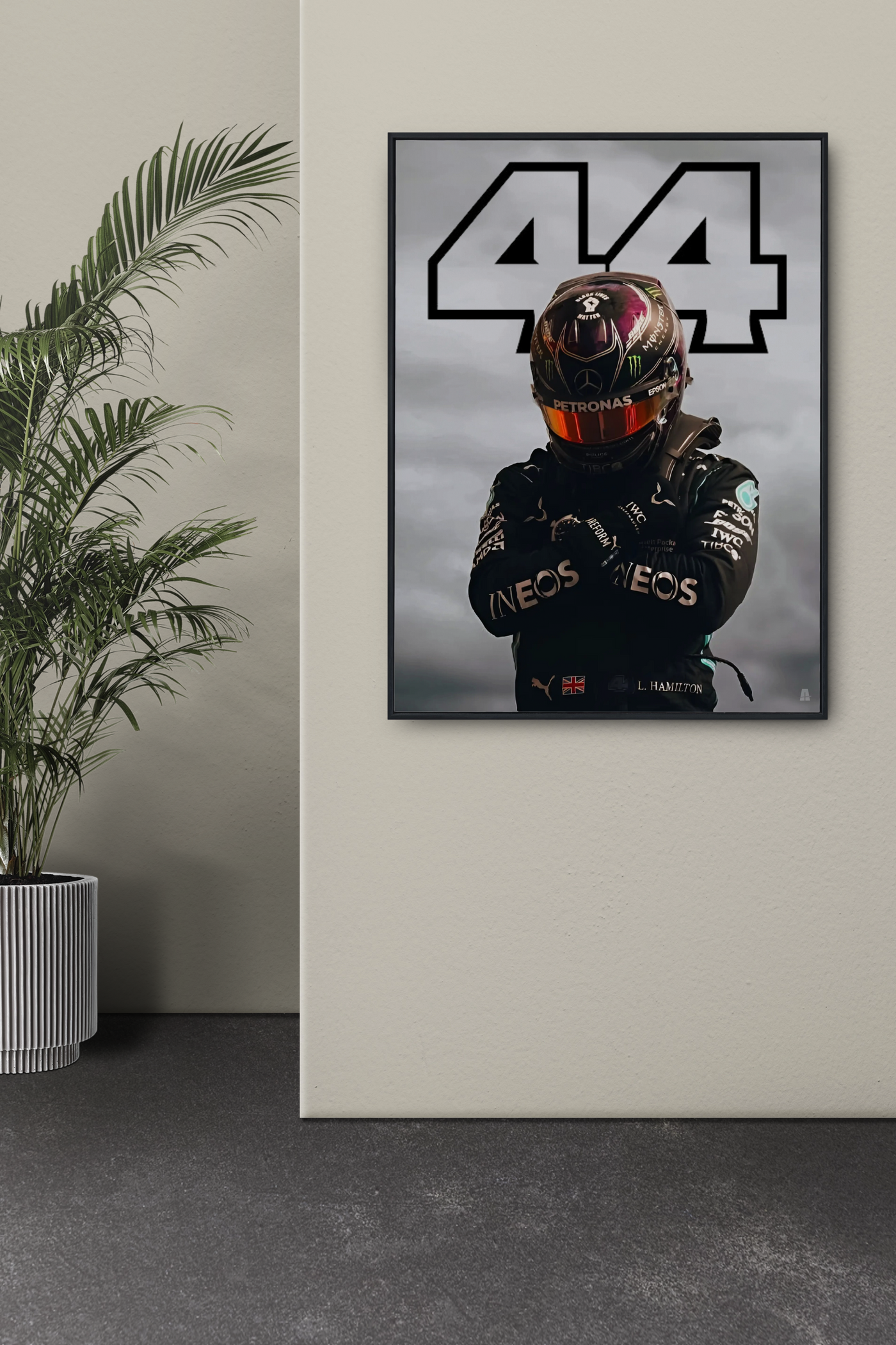 Lewis Hamilton: 44